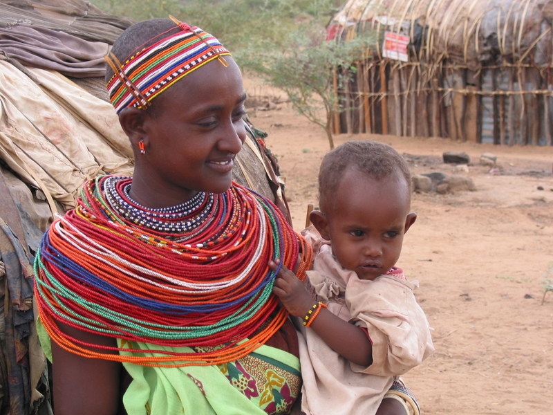 samburu vrouw met kind in kenia
