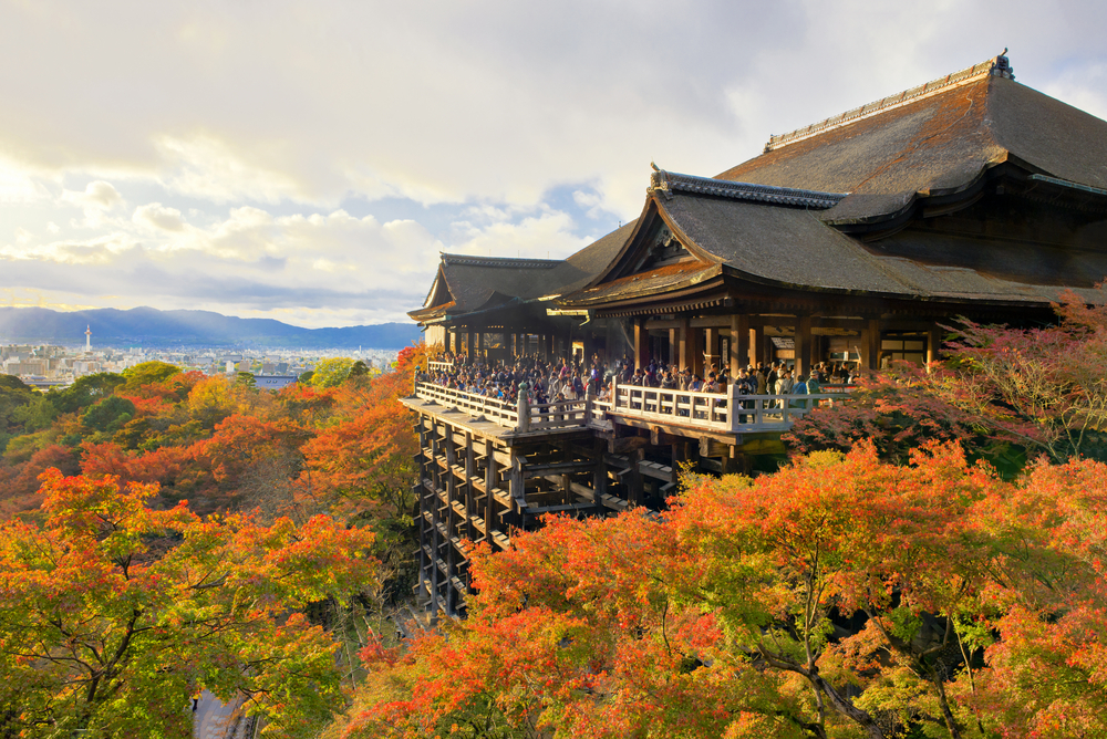 Tempel in de herfst, Japan