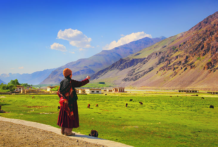 uitzicht over bergen in bhutan