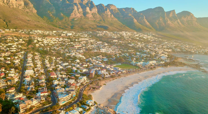 Luchtfoto Camps Bay
