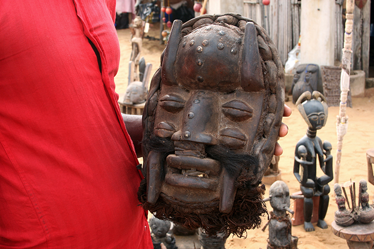 afrikaanse kunst - houten beeld in benin