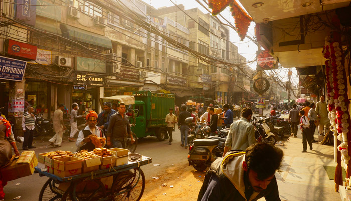 Een drukke straat in India