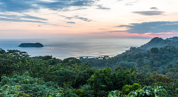 Zonsondergang bij Manuel Antonio National Park