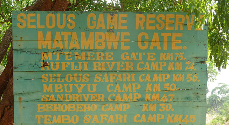 Matambwe Gate bord bij Selous Game Reserve