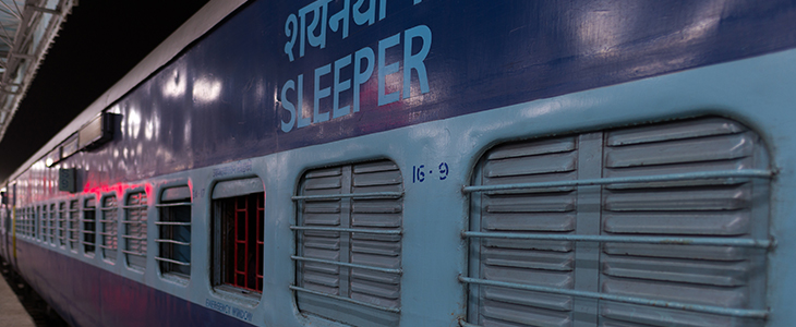 Nachttrein naar Varanasi, India