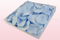 Confezione da 1 litro con petali di rosa stabilizzata di colore blu chiaro. 