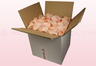 Caja de 8 litros con pétalos de rosa preservados de color salmón.  
