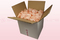 Caja de 8 litros con pétalos de rosa preservados de color salmón.  
